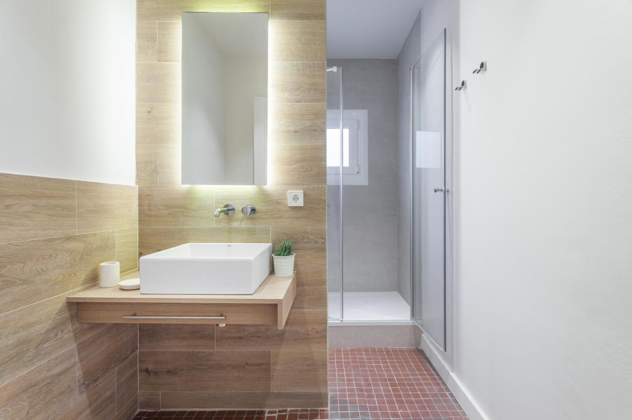 6 Dormitorios En Apartamento Modernista En El Corazon De Barcellona Esterno foto
