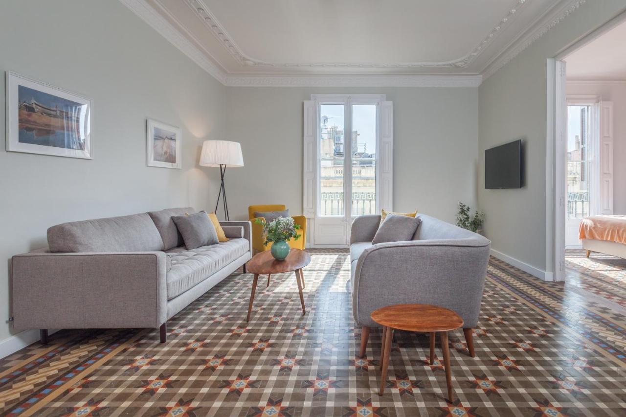 6 Dormitorios En Apartamento Modernista En El Corazon De Barcellona Esterno foto