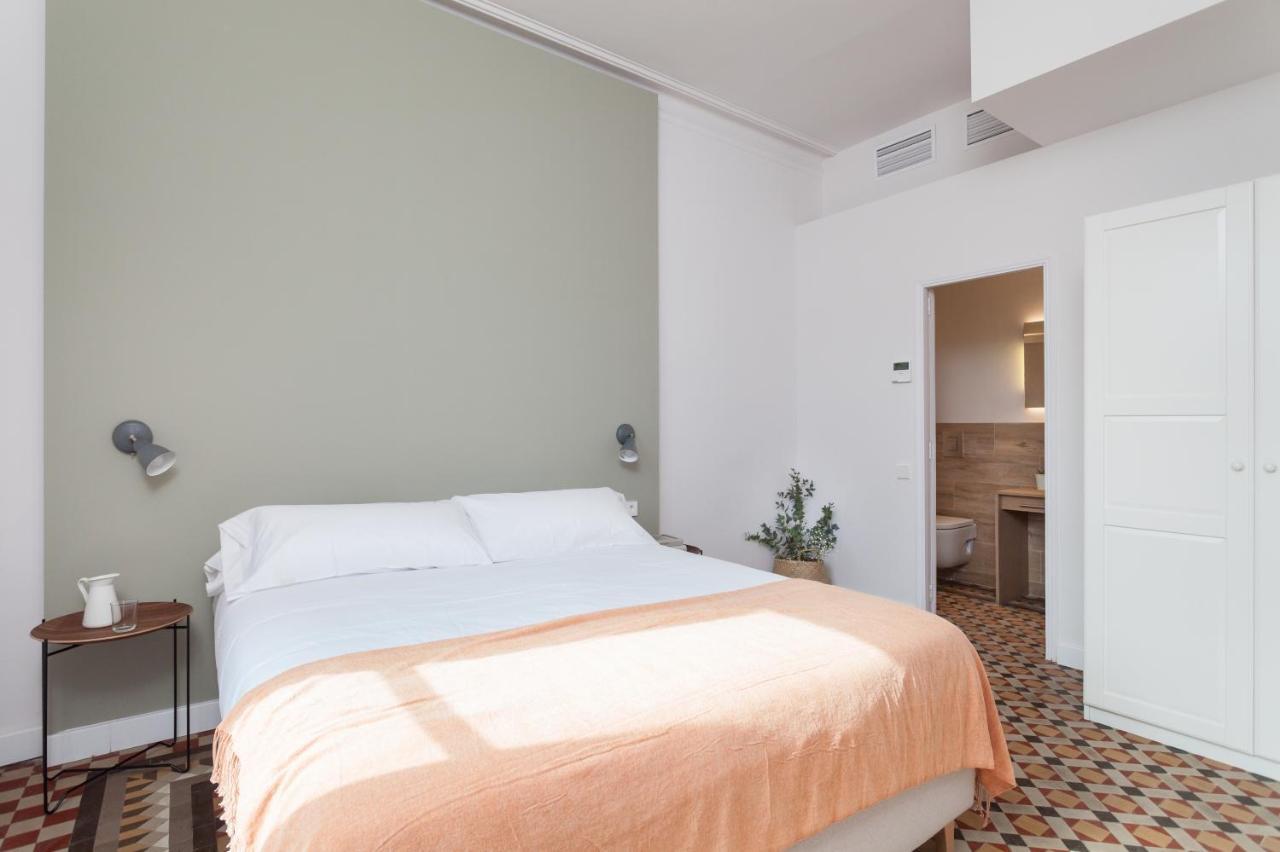 6 Dormitorios En Apartamento Modernista En El Corazon De Barcellona Esterno foto