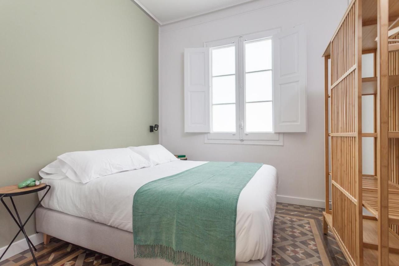6 Dormitorios En Apartamento Modernista En El Corazon De Barcellona Esterno foto