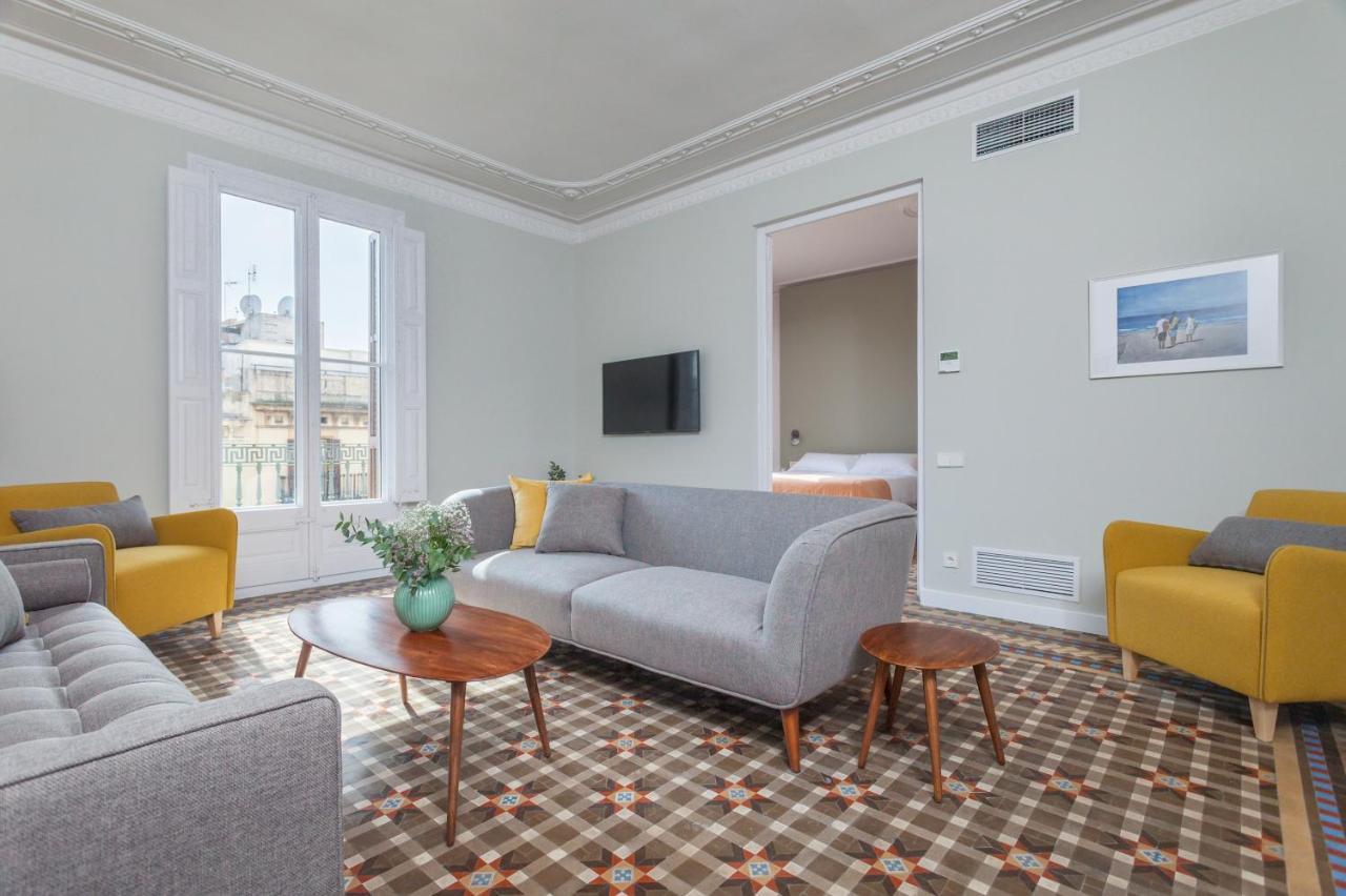6 Dormitorios En Apartamento Modernista En El Corazon De Barcellona Esterno foto