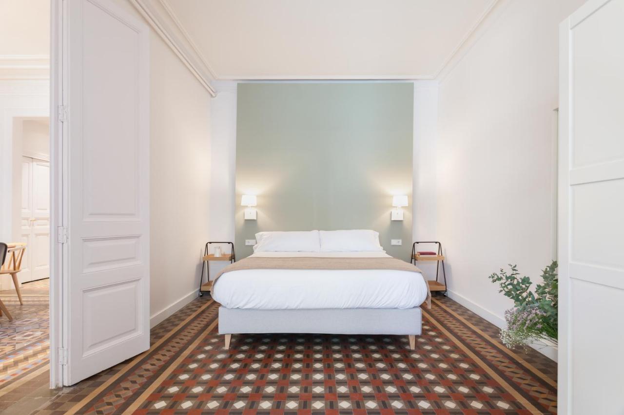 6 Dormitorios En Apartamento Modernista En El Corazon De Barcellona Esterno foto
