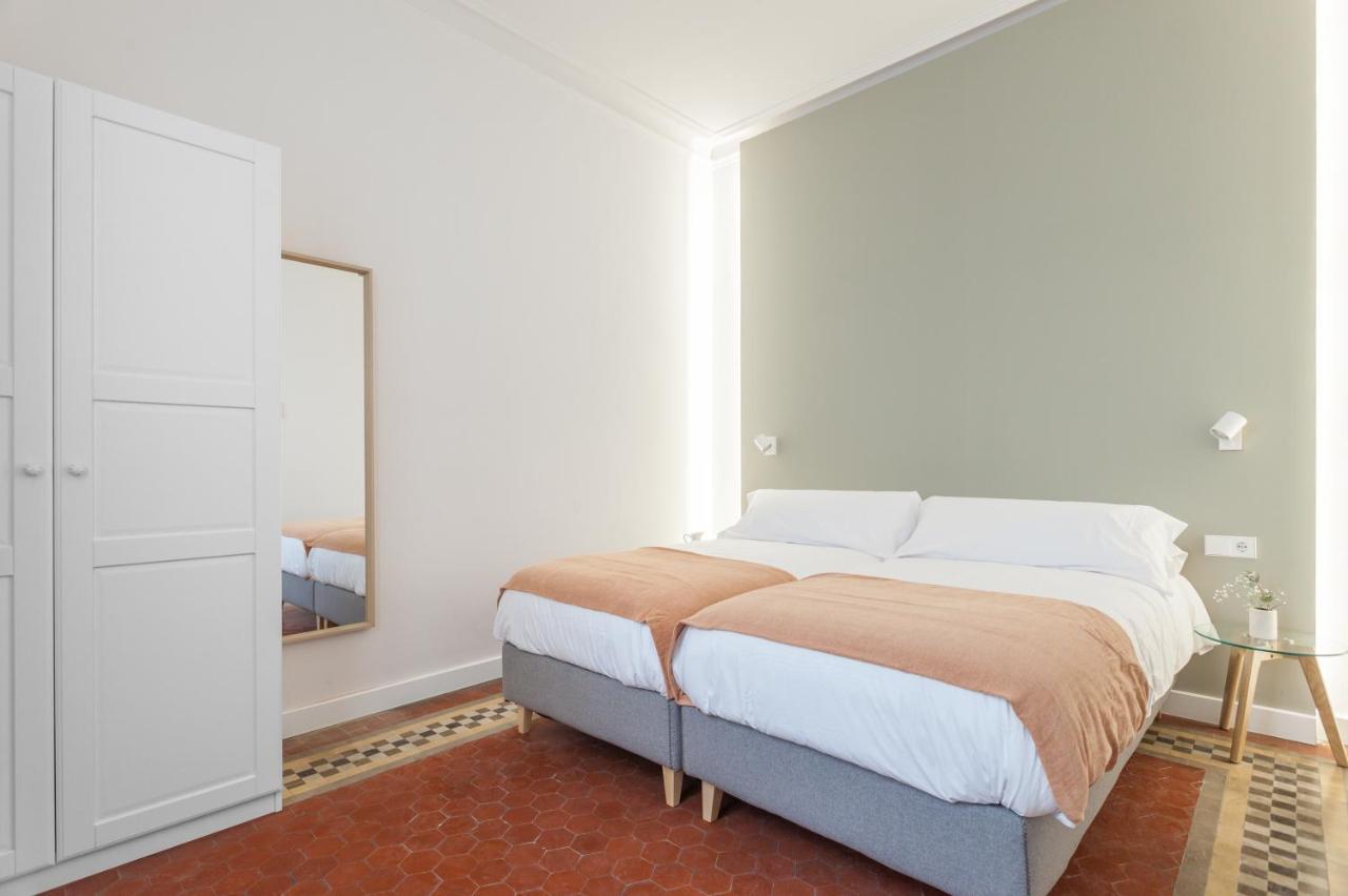 6 Dormitorios En Apartamento Modernista En El Corazon De Barcellona Esterno foto