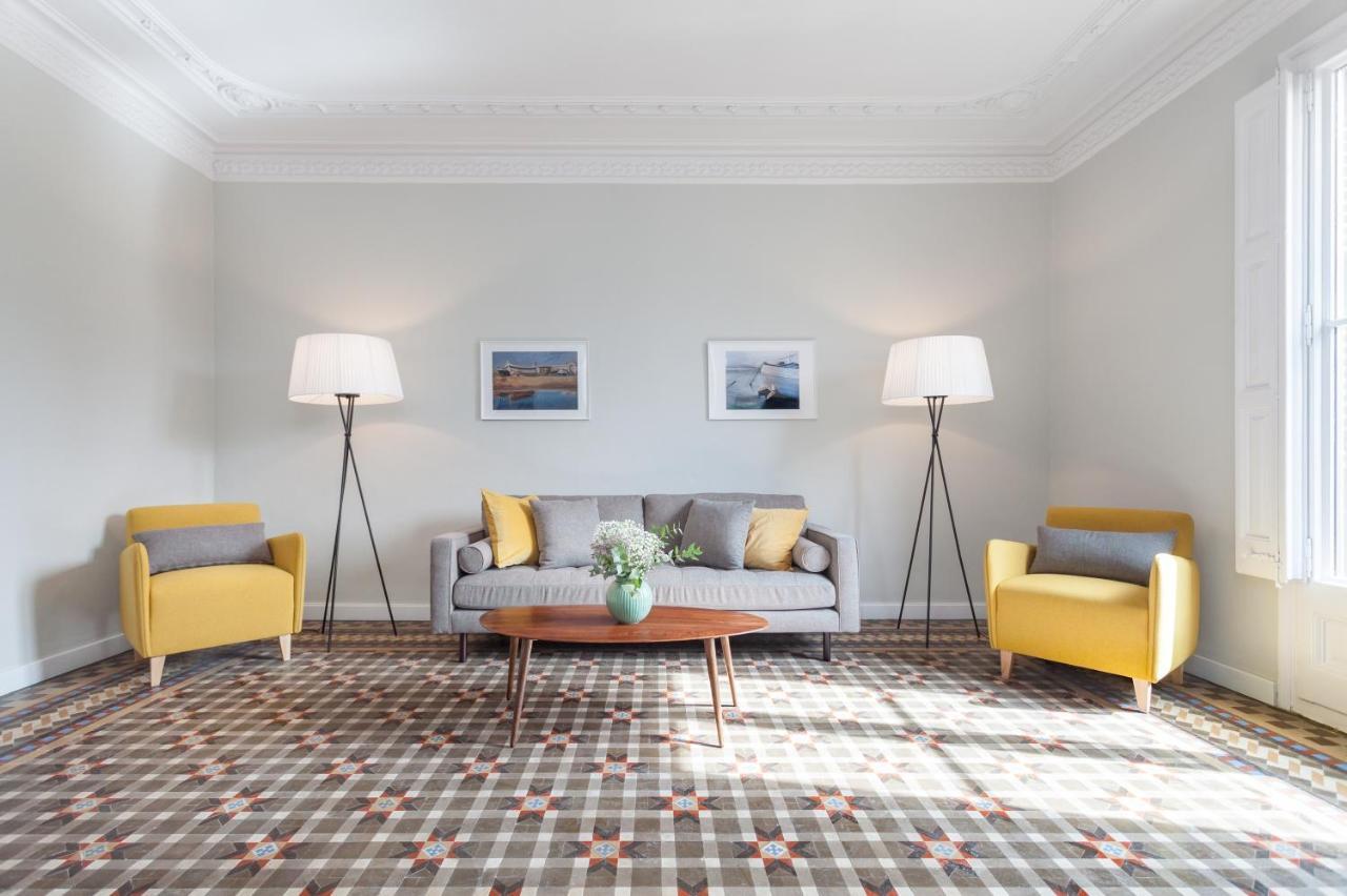 6 Dormitorios En Apartamento Modernista En El Corazon De Barcellona Esterno foto