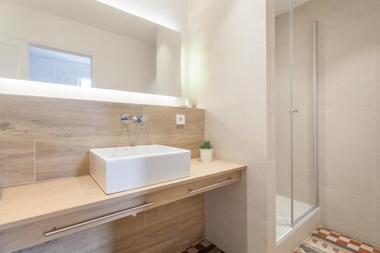 6 Dormitorios En Apartamento Modernista En El Corazon De Barcellona Esterno foto