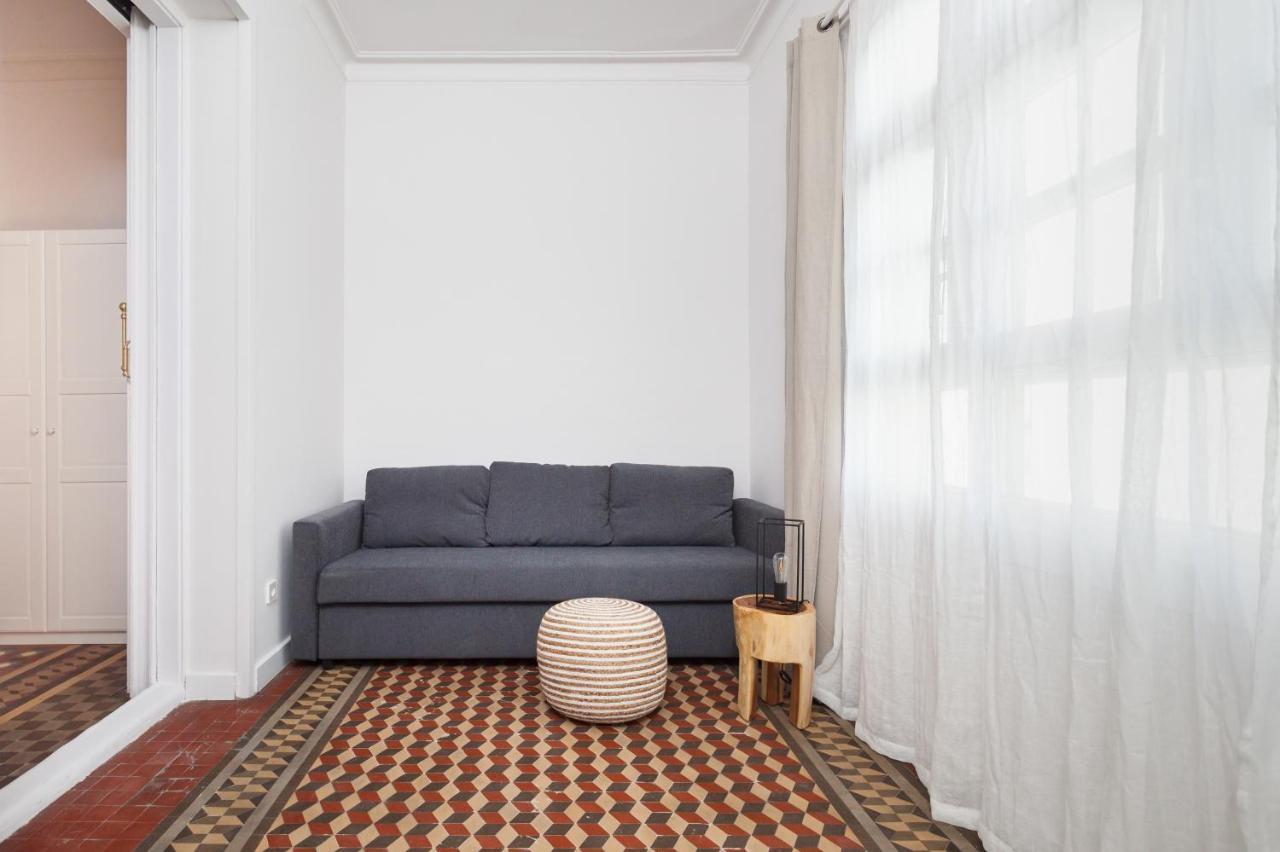 6 Dormitorios En Apartamento Modernista En El Corazon De Barcellona Esterno foto