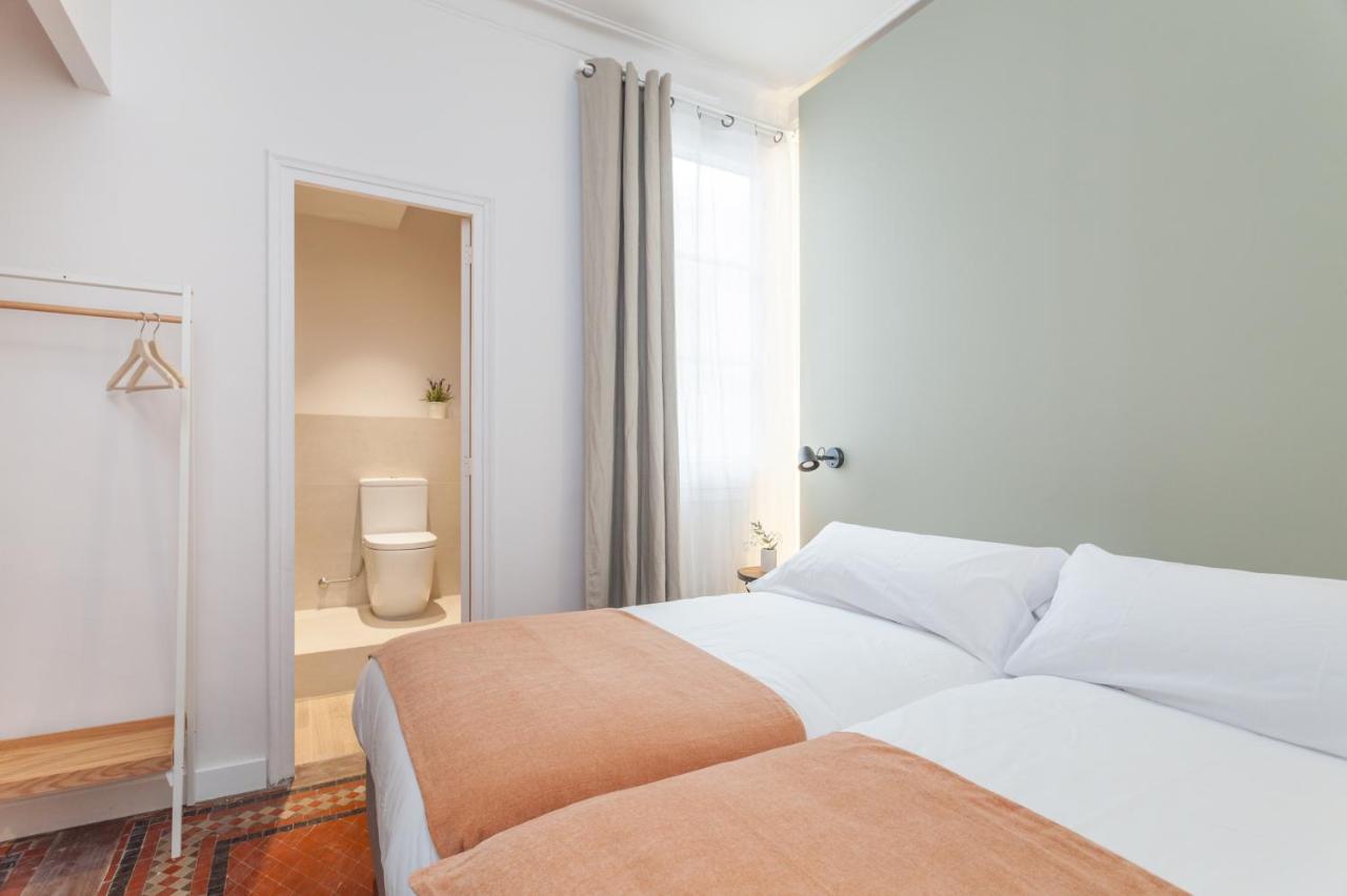 6 Dormitorios En Apartamento Modernista En El Corazon De Barcellona Esterno foto