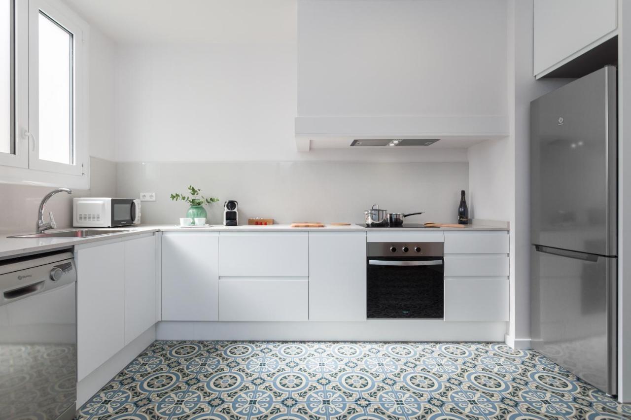 6 Dormitorios En Apartamento Modernista En El Corazon De Barcellona Esterno foto