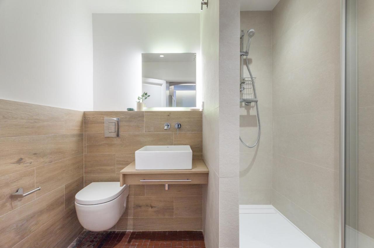 6 Dormitorios En Apartamento Modernista En El Corazon De Barcellona Esterno foto
